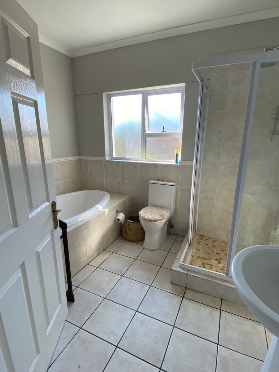 5 Bedroom Property for Sale in Seafield Eastern Cape